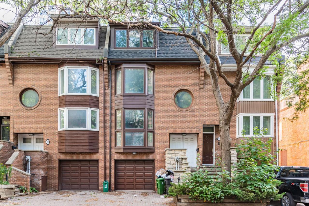 Beautiful Property In Downtown Core Close To Subway Station! Toronto Exteriör bild