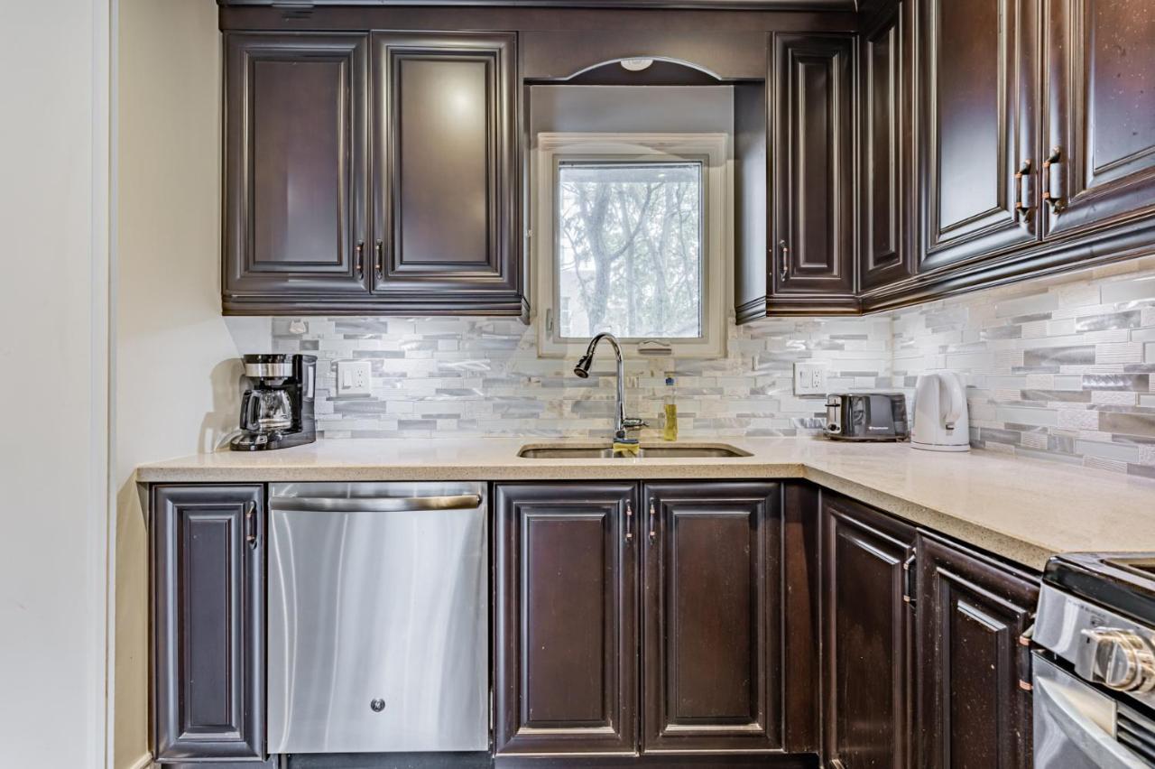 Beautiful Property In Downtown Core Close To Subway Station! Toronto Exteriör bild