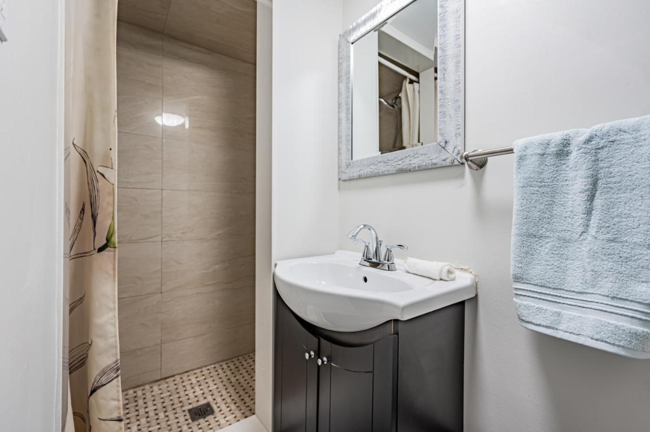 Beautiful Property In Downtown Core Close To Subway Station! Toronto Exteriör bild