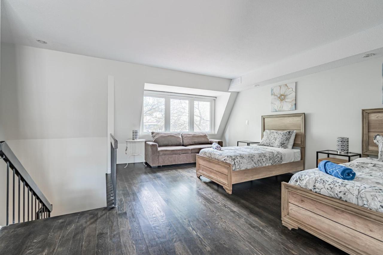 Beautiful Property In Downtown Core Close To Subway Station! Toronto Exteriör bild
