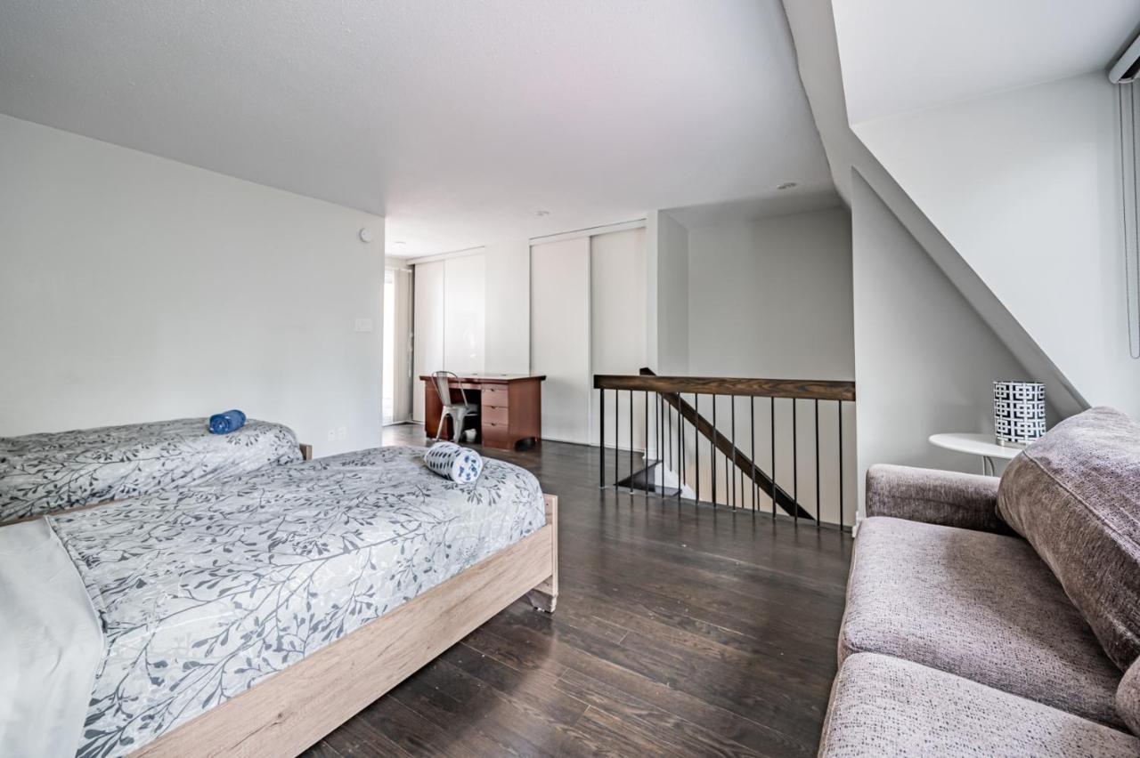 Beautiful Property In Downtown Core Close To Subway Station! Toronto Exteriör bild