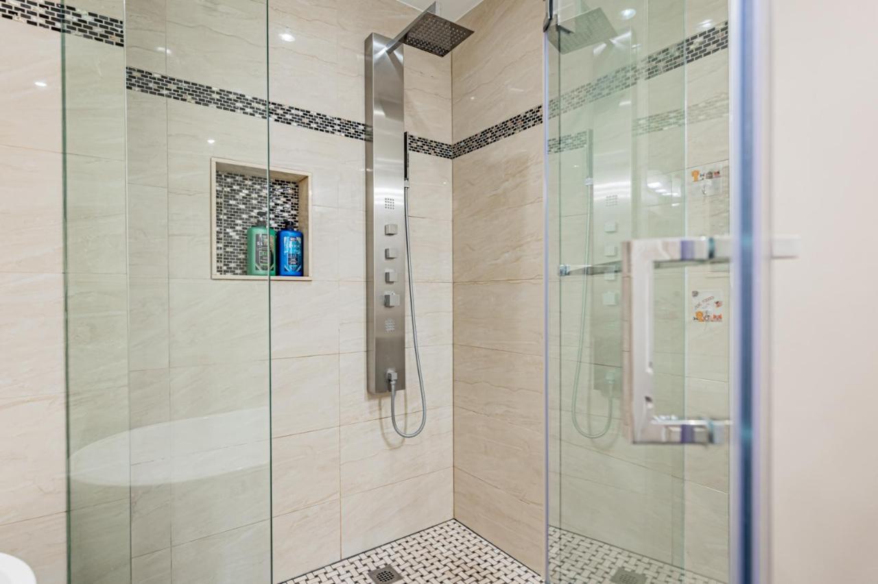 Beautiful Property In Downtown Core Close To Subway Station! Toronto Exteriör bild