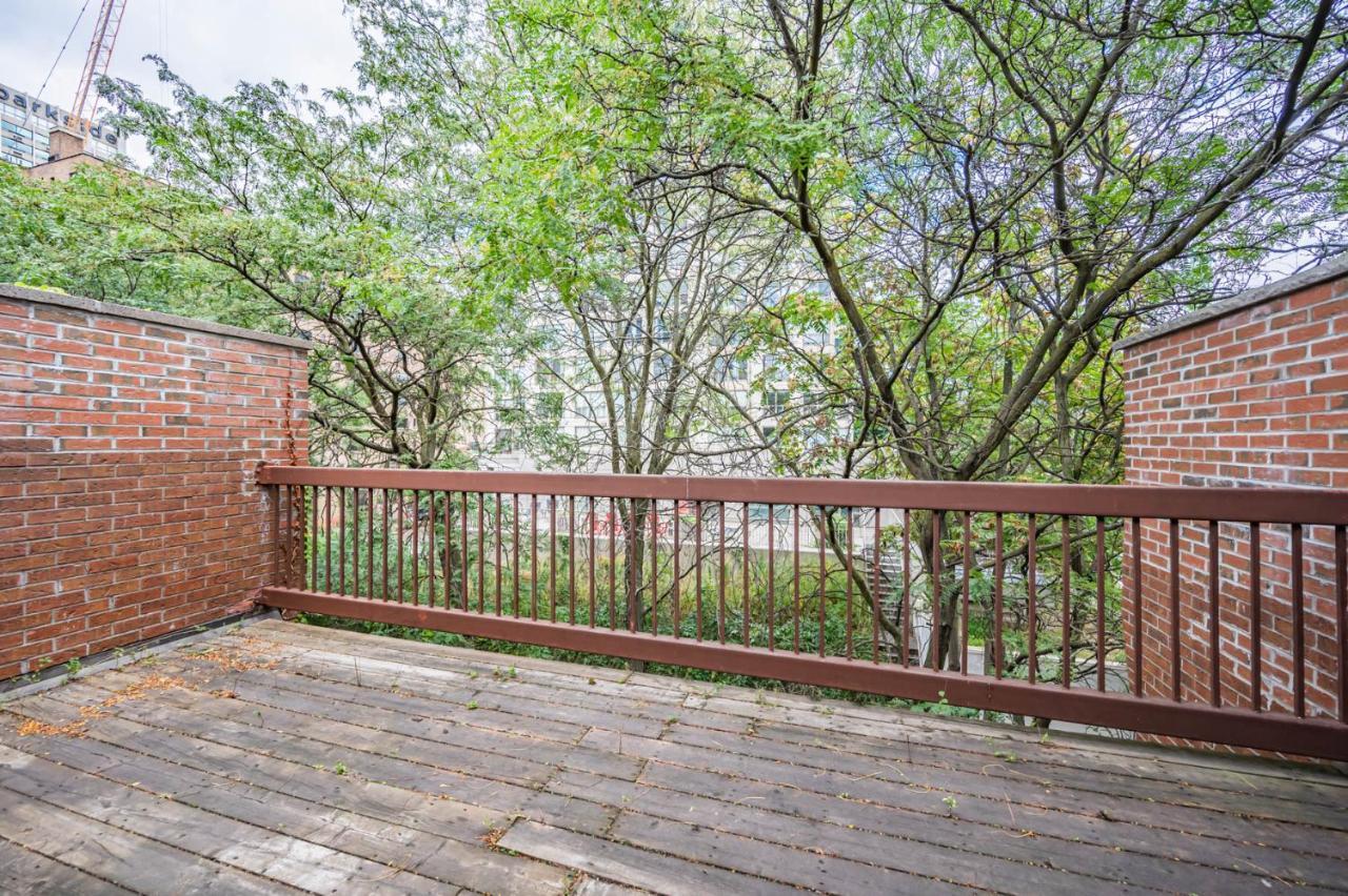 Beautiful Property In Downtown Core Close To Subway Station! Toronto Exteriör bild