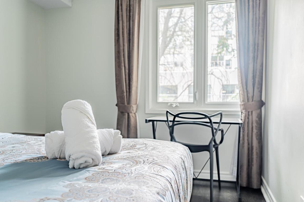 Beautiful Property In Downtown Core Close To Subway Station! Toronto Exteriör bild