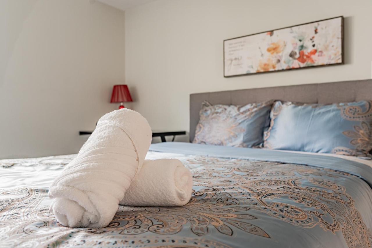 Beautiful Property In Downtown Core Close To Subway Station! Toronto Exteriör bild