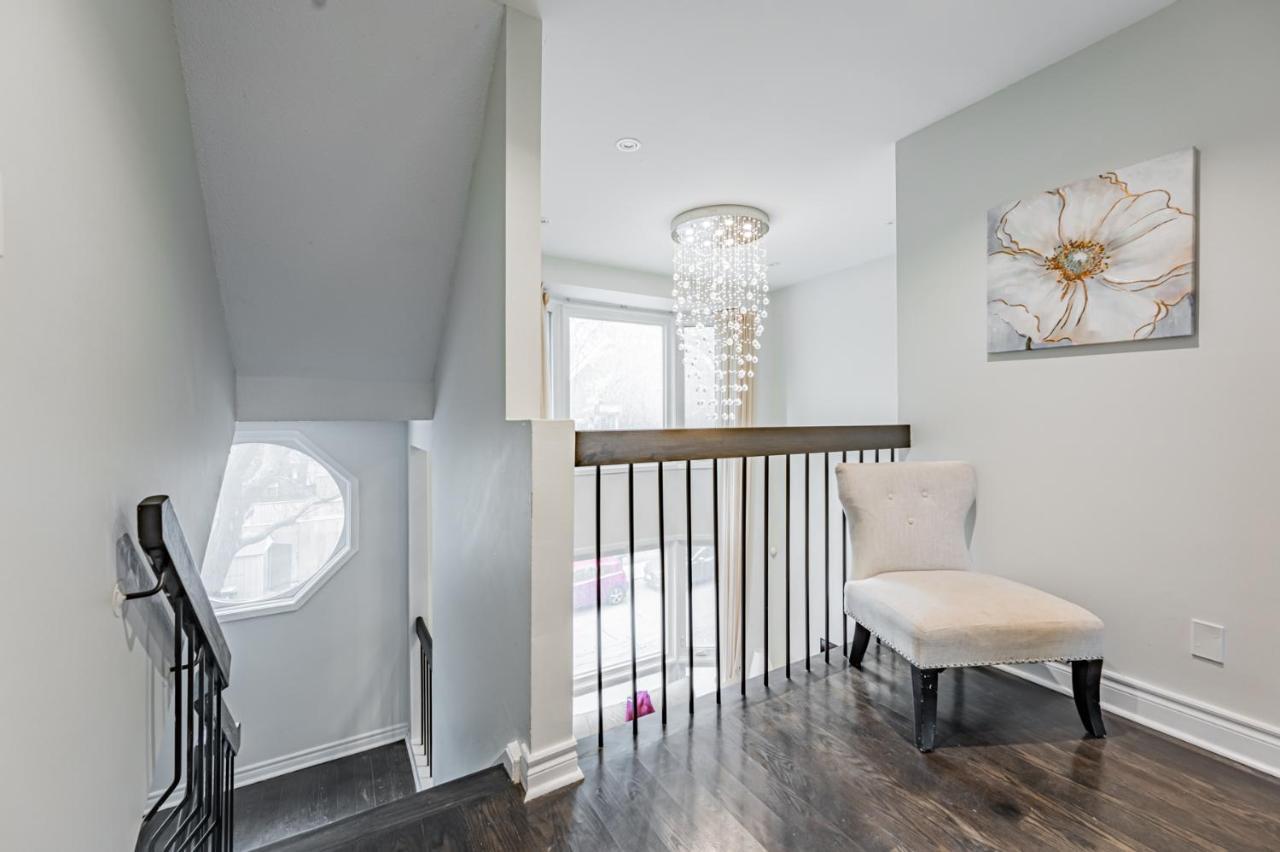 Beautiful Property In Downtown Core Close To Subway Station! Toronto Exteriör bild